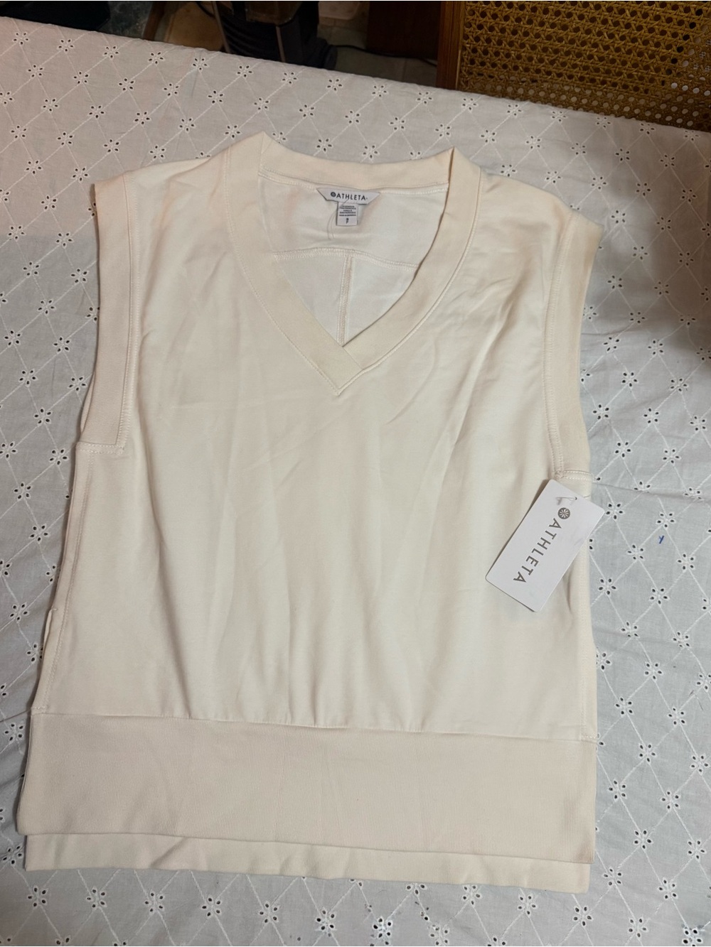 Athleta Cream V-Neck Sleeveless Tank